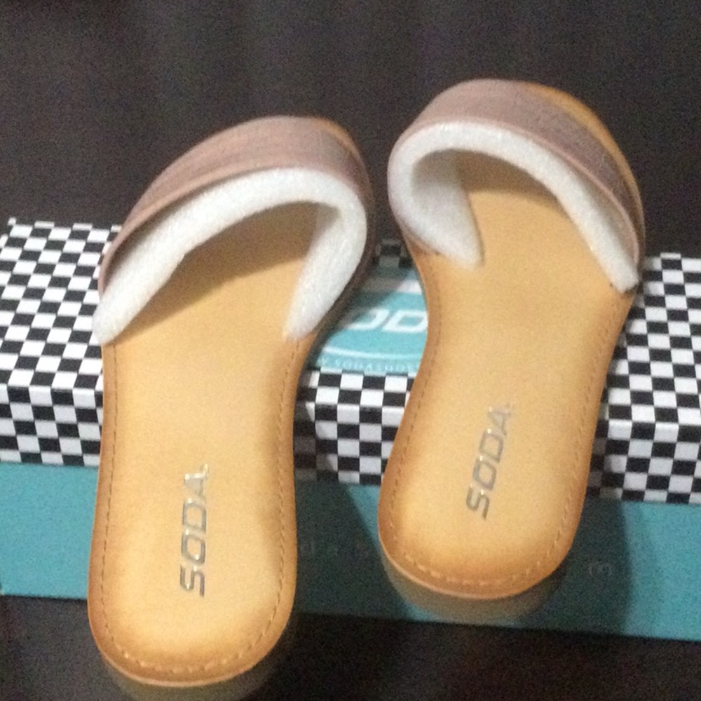 Soda sandals